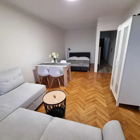 Piastowska100 Apartment